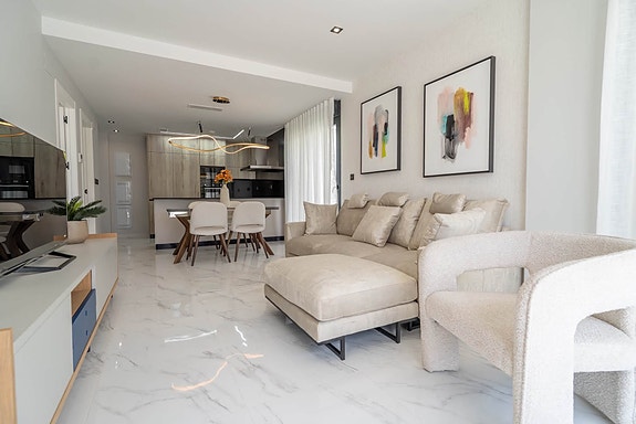 Råflott villa med 4 soverom, privat basseng og takterrasse - 700 m til strand