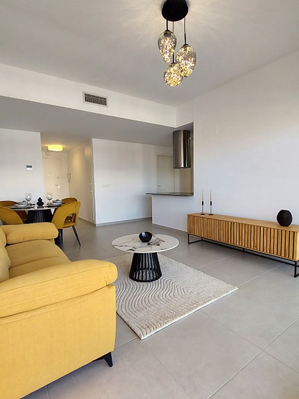 Ny moderne leilighet med med stor terrasse – flotte fellesområder med 3 basseng
