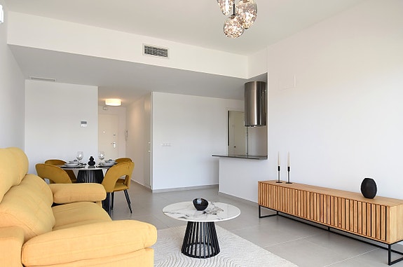 Ny moderne leilighet med med stor terrasse – flotte fellesområder med 3 basseng