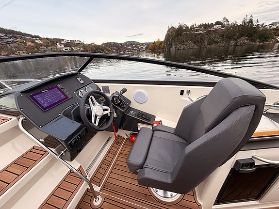 BM-115 Uttern D77-Luksus Day cruiser-300 hk Mercury | Fullt utstyrt "Høstpris" 16 of 30