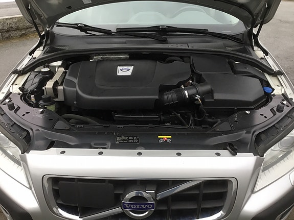 Volvo XC70 2 of 18