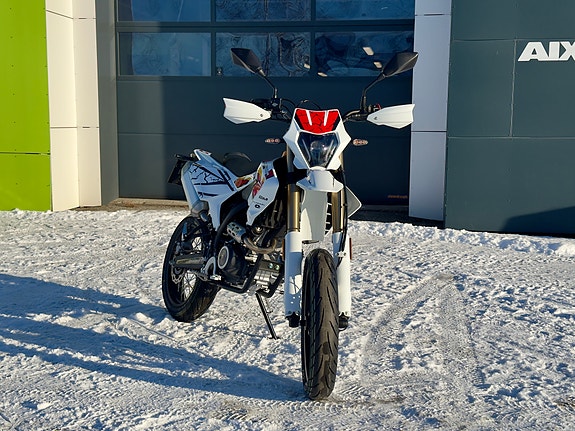 QJ Motor Cov 125X Supermotard|Nyhet! 2 of 5