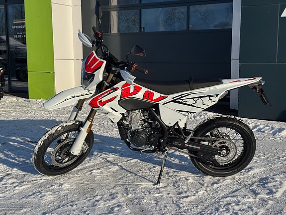 QJ Motor Cov 125X Supermotard|Nyhet! 4 of 5