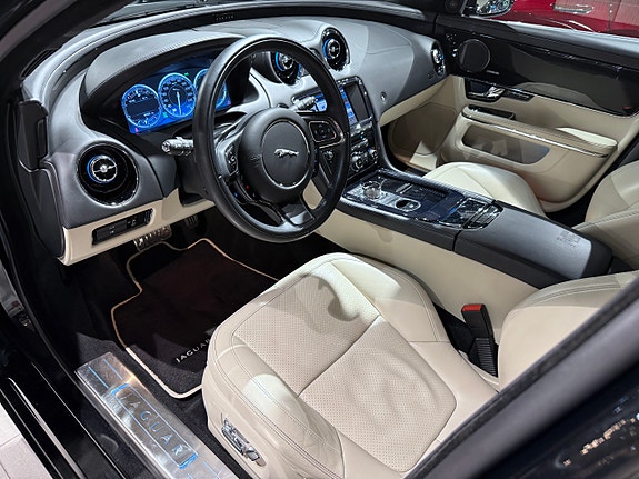 Jaguar XJ 9 of 26