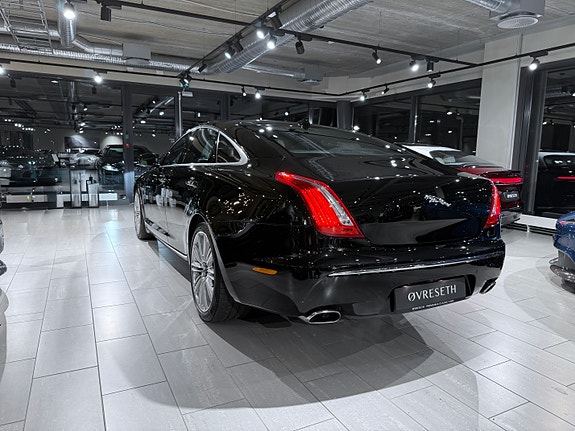 Jaguar XJ 7 of 26