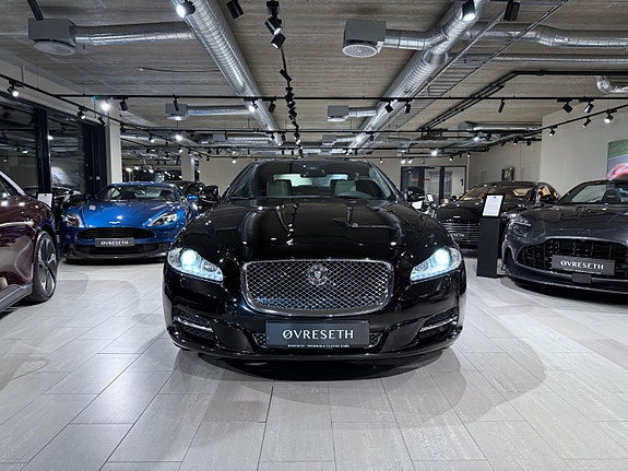 Jaguar XJ 2 of 26