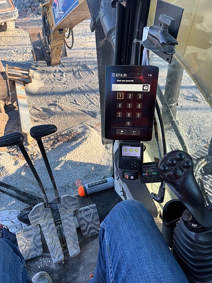 Cat 320 ng 6 of 15