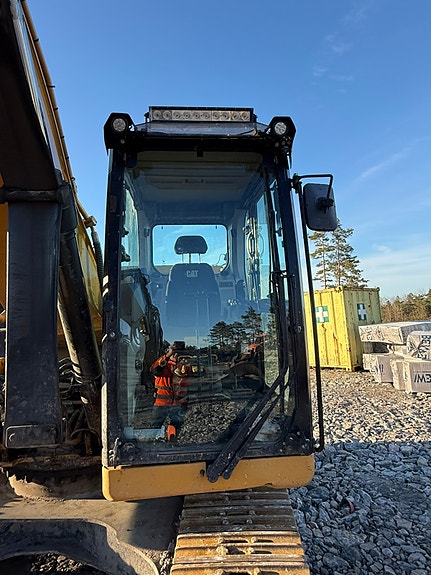 Cat 320 ng 7 of 15