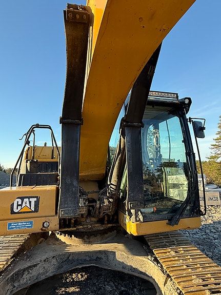 Cat 320 ng 8 of 15