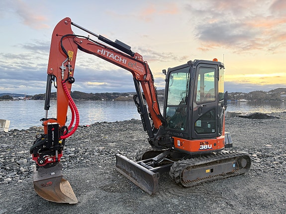 Hitachi ZX38U-6 350timer