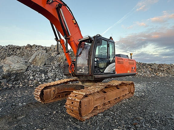 Hitachi ZX350LC-5B inkl. Boretårn Montabert CPA X-Tend!