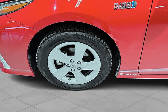 Toyota Prius Plug-in Hybrid 19 of 20