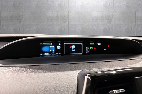 Toyota Prius Plug-in Hybrid 13 of 20