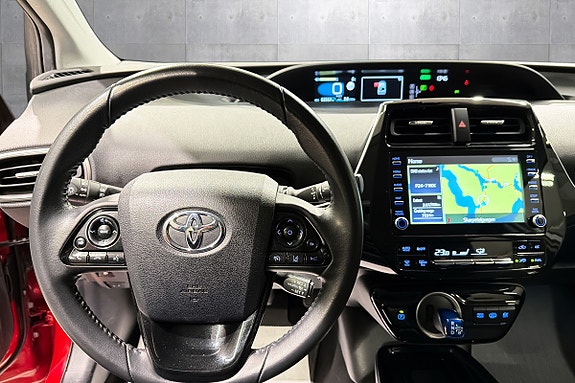 Toyota Prius Plug-in Hybrid 12 of 20