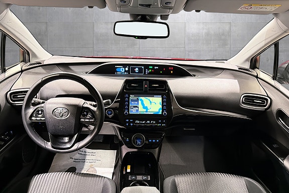 Toyota Prius Plug-in Hybrid 10 of 20
