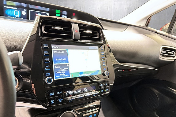 Toyota Prius Plug-in Hybrid 14 of 20