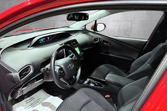 Toyota Prius Plug-in Hybrid 11 of 20