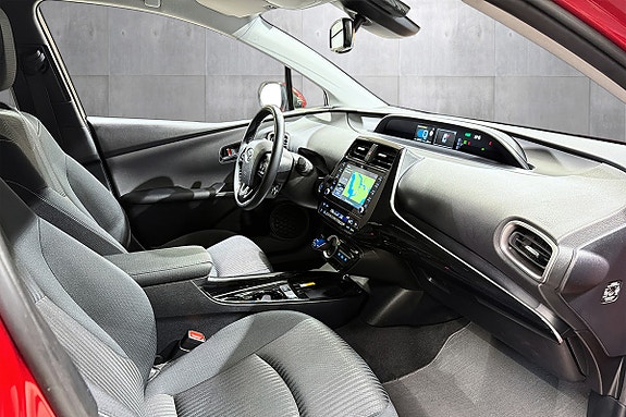Toyota Prius Plug-in Hybrid 15 of 20