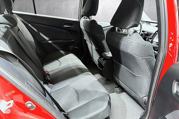 Toyota Prius Plug-in Hybrid 16 of 20