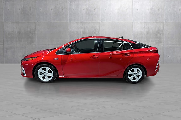Toyota Prius Plug-in Hybrid 2 of 20