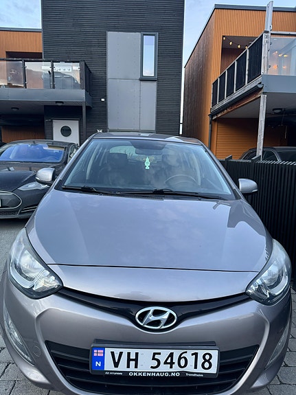 Hyundai i20 2 of 5