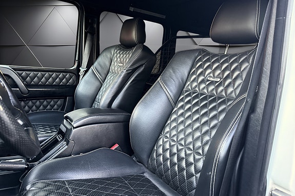Mercedes-Benz G55 11 of 24