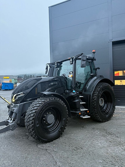 Valtra Q305 2023, kr 2 165 000,-