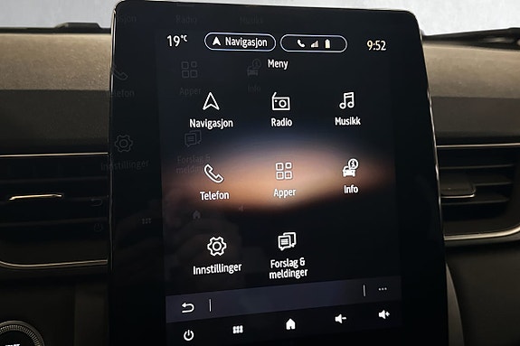 Moderne infotainmentsystem med enkel tilgang til navigasjon, Radio, bluetooth og informasjon om bilen m.m.