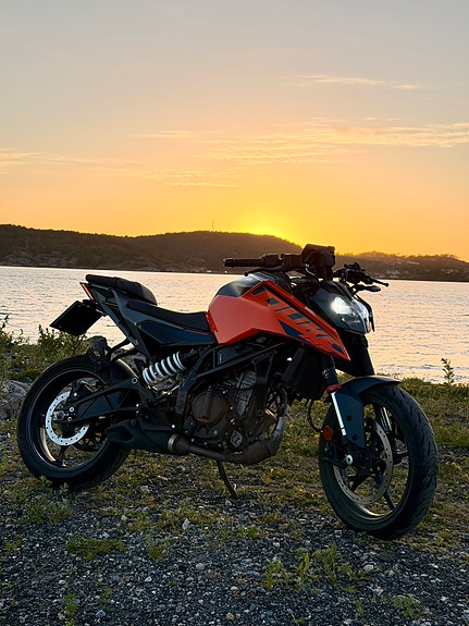 KTM 125 Duke 2 of 5