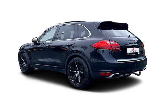 Porsche Cayenne 3 of 5