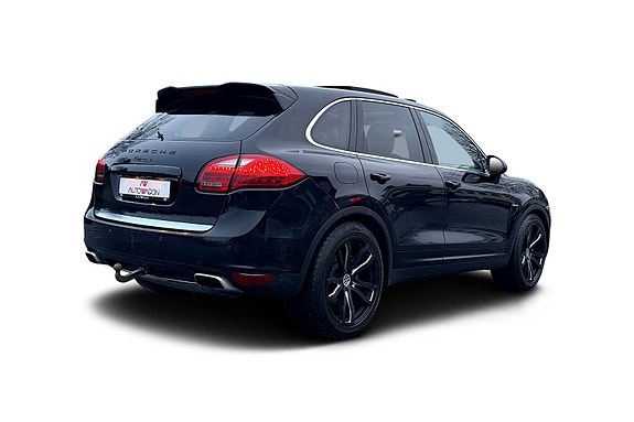 Porsche Cayenne 4 of 5