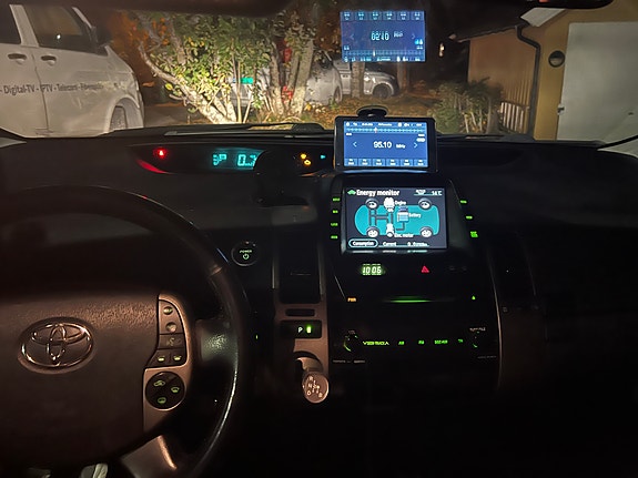 Toyota Prius 6 of 8