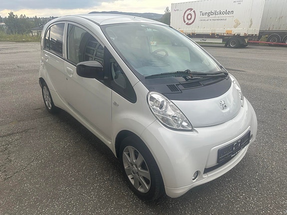 Peugeot iOn 2 of 5