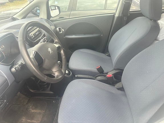 Peugeot iOn 9 of 19