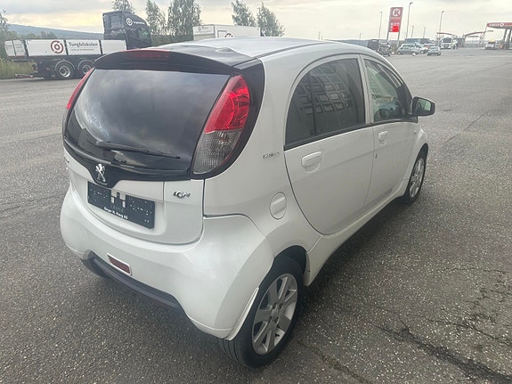 Peugeot iOn 6 of 19