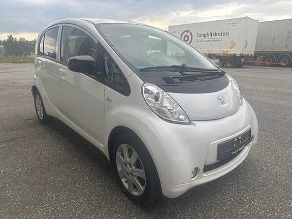 Peugeot iOn 3 of 5