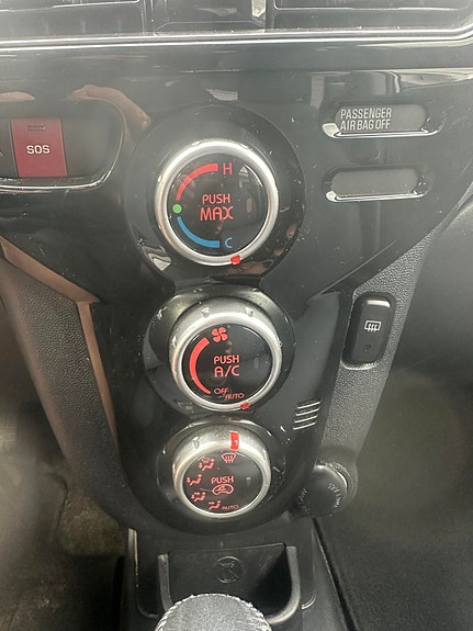 Peugeot iOn 8 of 19