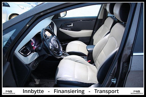 Kia Carens 9 of 25