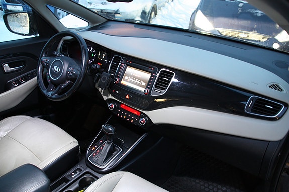Kia Carens 25 of 25