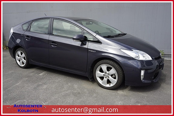 Toyota Prius 4 of 5