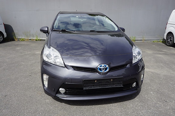 Toyota Prius 3 of 5