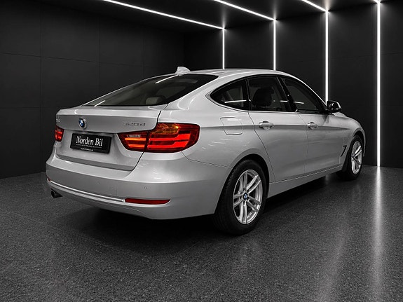 BMW 320d 2 of 22