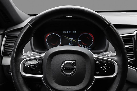 Volvo XC90 15 of 25