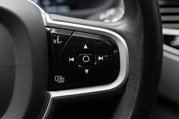 Volvo XC90 14 of 25