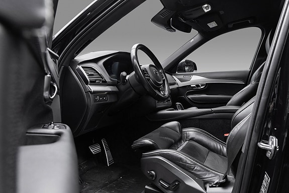 Volvo XC90 11 of 25