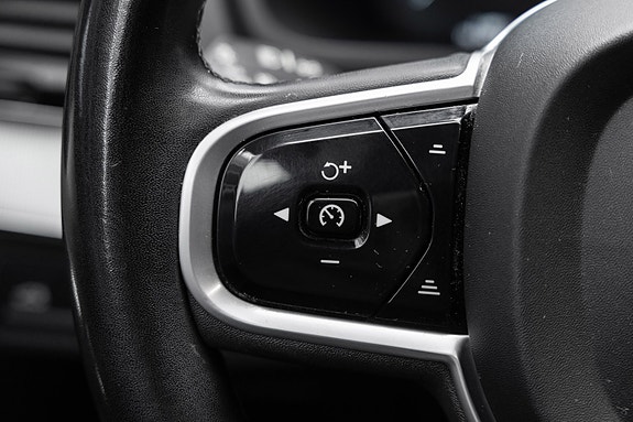 Volvo XC90 13 of 25