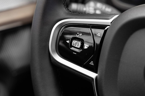 Volvo XC90 16 of 26