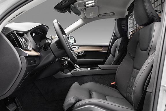 Volvo XC90 10 of 26