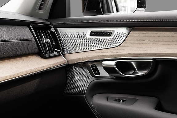 Volvo XC90 24 of 26