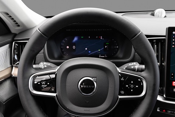 Volvo XC90 14 of 26